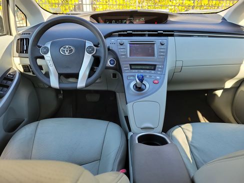 Used 2012 Toyota Prius Five image 15