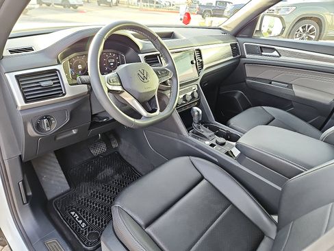 Certified 2023 Volkswagen Atlas Cross Sport SE image 11