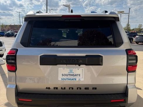Used 2025 Toyota 4Runner SR5 AWD/4WD image 4