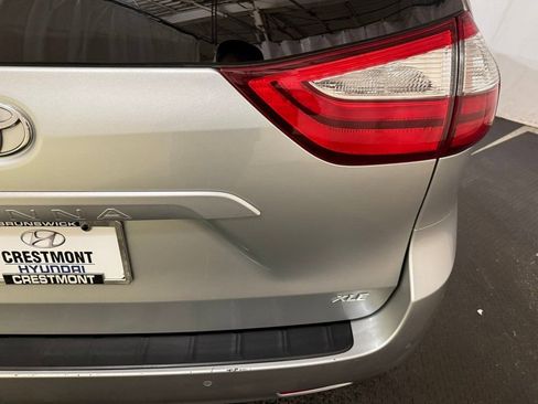 Used 2019 Toyota Sienna XLE w/ XLE Navigation Package image 11