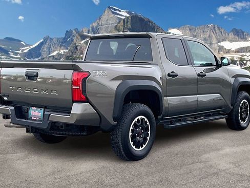 Used 2025 Toyota Tacoma TRD Off-Road image 2