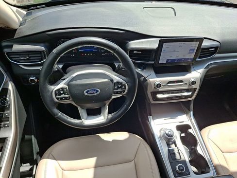 Certified 2022 Ford Explorer XLT w/ Equipment Group 202A AWD/4WD image 2