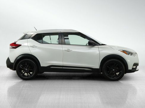 Used 2019 Nissan Kicks SR image 6