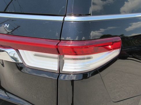 Used 2023 Lincoln Navigator Reserve AWD/4WD image 13