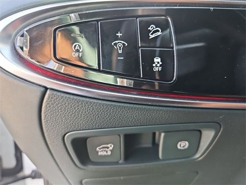 Used 2022 Genesis GV70 2.5T w/ Advanced Package image 17