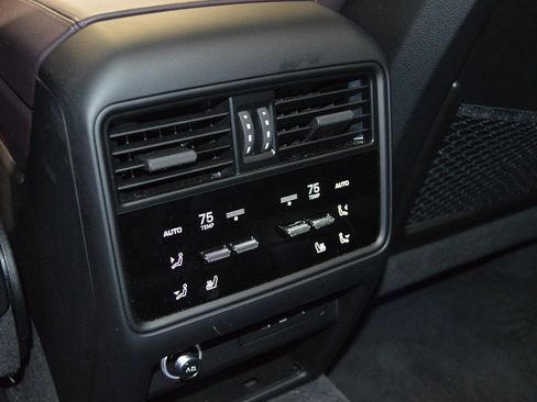 Certified 2025 Porsche Cayenne Coupe image 39