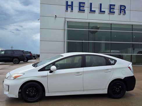Used 2014 Toyota Prius Three FWD image 3
