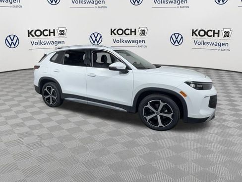 New 2026 Volkswagen Tiguan SE FWD image 2