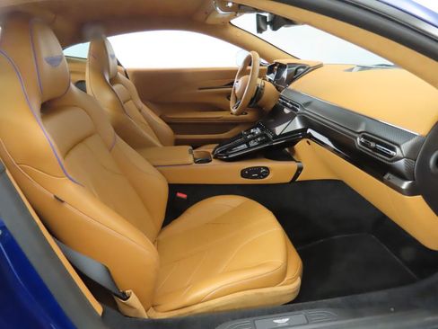 Used 2025 Aston Martin V8 Vantage Coupe image 21