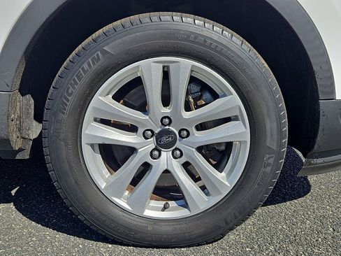 Used 2019 Ford Explorer XLT AWD/4WD image 8