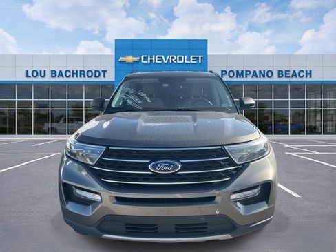 Used 2021 Ford Explorer XLT w/ Equipment Group 202A image 2