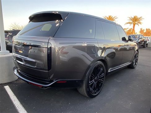 Used 2025 Land Rover Range Rover Long Wheelbase SE image 10