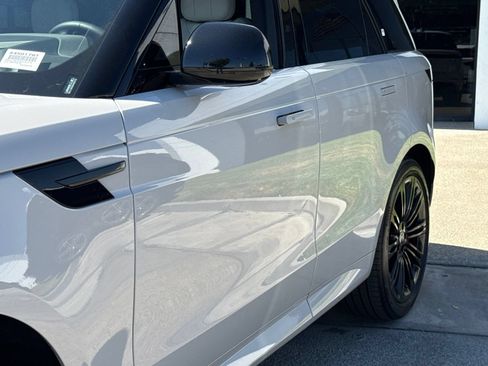 Used 2025 Land Rover Range Rover Sport Dynamic SE AWD/4WD image 4
