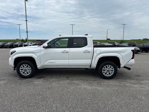 Used 2026 Toyota Tacoma SR5 AWD/4WD image 7