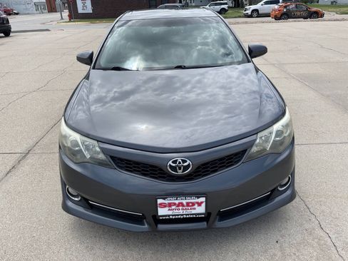 Used 2014 Toyota Camry SE w/ Leather Package FWD image 9