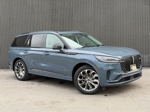 New 2026 Lincoln Aviator AWD image 8