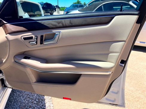 Used 2014 Mercedes-Benz E 350 4MATIC Wagon image 17