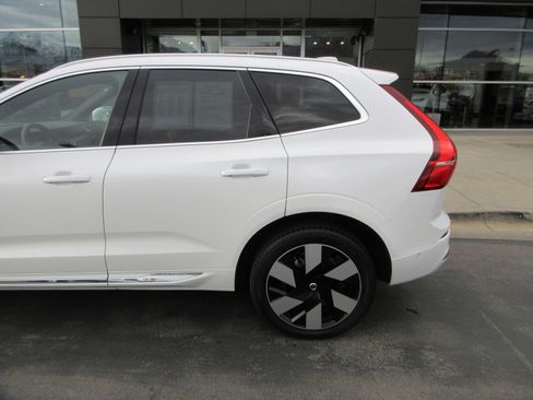 Used 2023 Volvo XC60 T8 Ultimate image 4