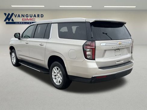 Used 2024 Chevrolet Suburban LT image 3