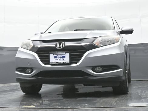 Used 2018 Honda HR-V EX image 41