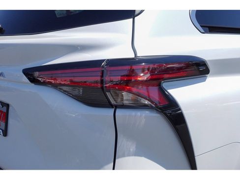 Certified 2023 Toyota Sienna Limited AWD/4WD image 6