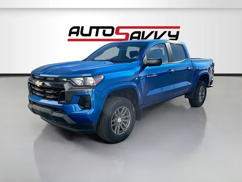 Used 2023 Chevrolet Colorado LT w/ LT Convenience Package II AWD/4WD image 3