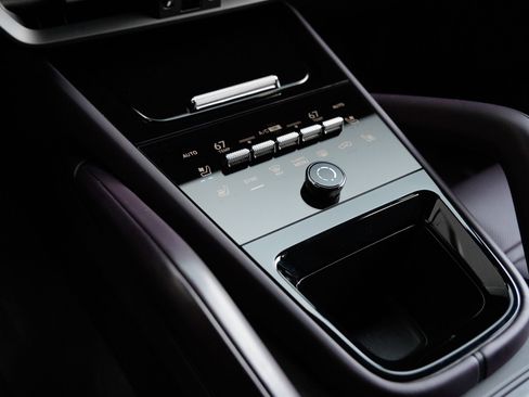 Certified 2026 Porsche Cayenne Coupe AWD/4WD image 24