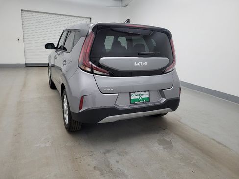 Used 2025 Kia Soul LX w/ LX Technology Package FWD image 6