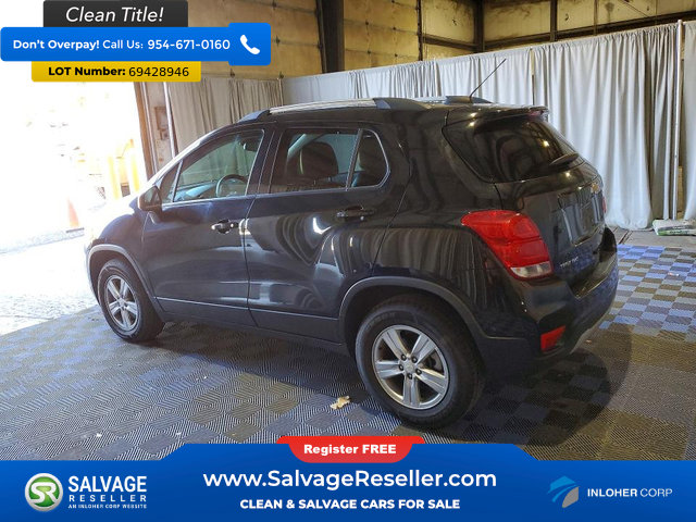 Used 2021 Chevrolet Trax LT AWD/4WD image 3