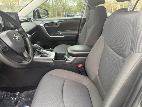 Used 2022 Toyota RAV4 LE image 19