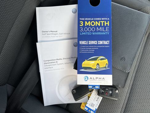 Used 2017 Volkswagen Golf S image 31