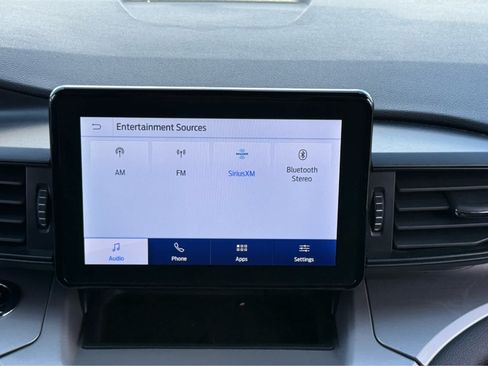 Used 2023 Ford Explorer XLT AWD/4WD image 27