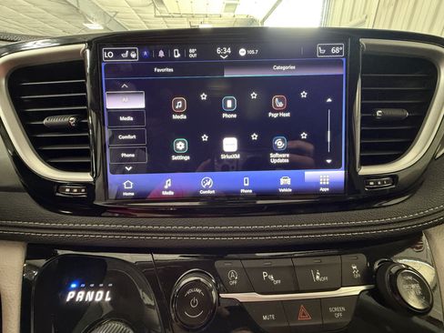 Used 2024 Chrysler Pacifica Touring-L FWD image 34