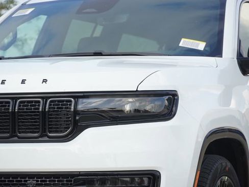 New 2025 Jeep Wagoneer L Series II w/ Premium Group I image 4