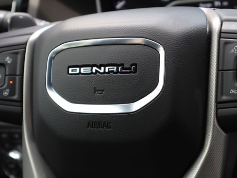 Used 2025 GMC Sierra 1500 Denali w/ Technology Package AWD/4WD image 29