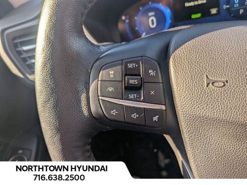 Used 2020 Ford Escape Titanium image 27