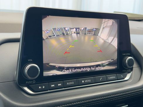 Used 2023 Nissan Rogue SV image 24