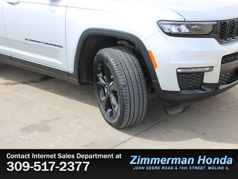 Used 2024 Jeep Grand Cherokee L Limited w/ Black Appearance Package image 21