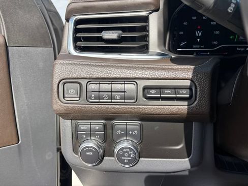 Used 2023 GMC Yukon XL Denali AWD/4WD image 20