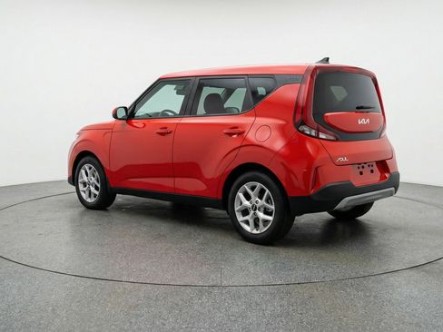 Used 2025 Kia Soul LX w/ LX Technology Package FWD image 6