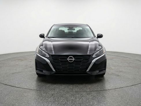 Used 2025 Nissan Altima 2.5 SV image 2