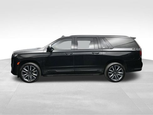 Used 2023 Cadillac Escalade ESV Sport AWD/4WD image 2