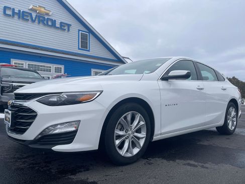 Used 2025 Chevrolet Malibu LT image 3