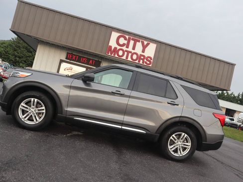 Used 2023 Ford Explorer XLT AWD/4WD image 15