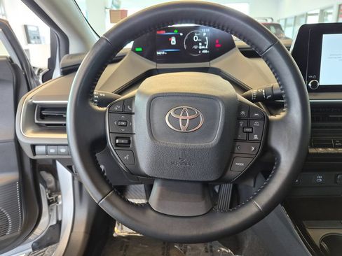 Used 2025 Toyota Prius LE FWD image 18