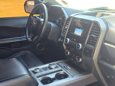 Used 2018 Ford Expedition XLT AWD/4WD image 16