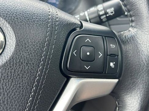Used 2017 Toyota Sienna XLE image 12