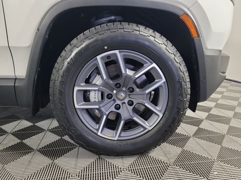 Used 2023 Rivian R1T Adventure AWD/4WD image 11