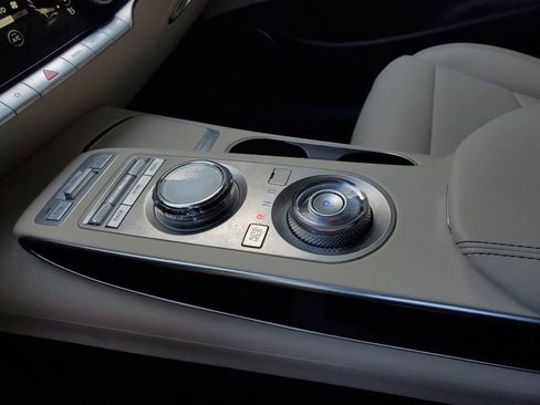 Certified 2024 Genesis GV70 2.5T image 33