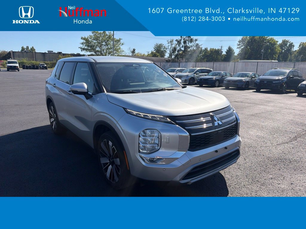 Used 2025 Mitsubishi Outlander SE AWD/4WD image 1